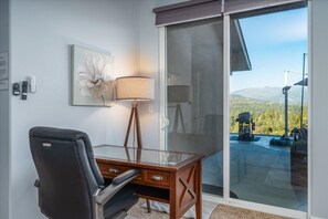 Interior - Hilltop Paradise with stunning views/hot tub/firepit/dog friendly! (Oakhurst)