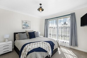 3 bedrooms, iron/ironing board, WiFi, bed sheets - Spacious3bd Home⭑Full Kitchen⭑All Mod Cons⭑All SKY⭑Next door to Hobbiton! (Matamata)