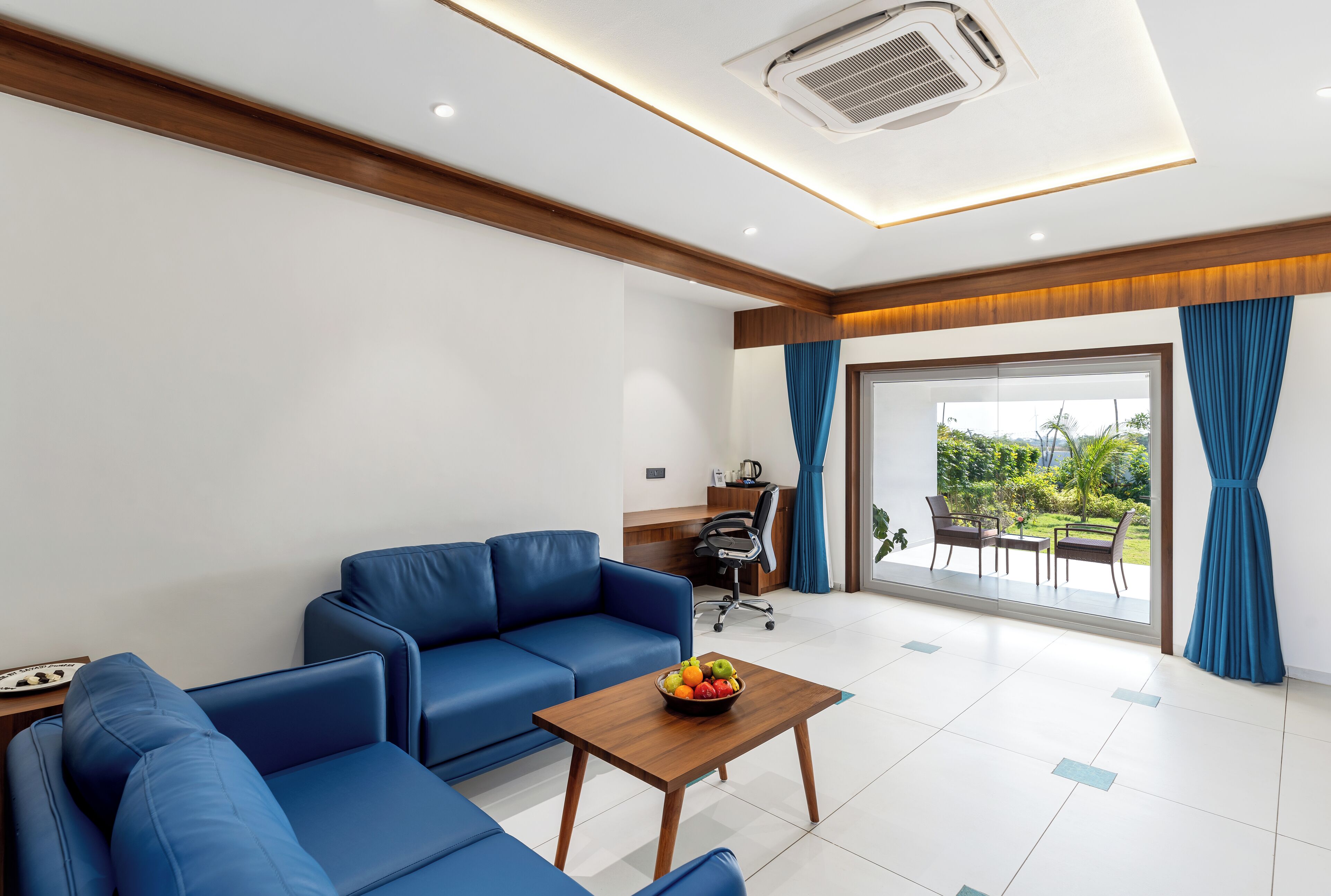 Bureau, chambres insonorisées, fer et planche à repasser, Wi-Fi gratuit