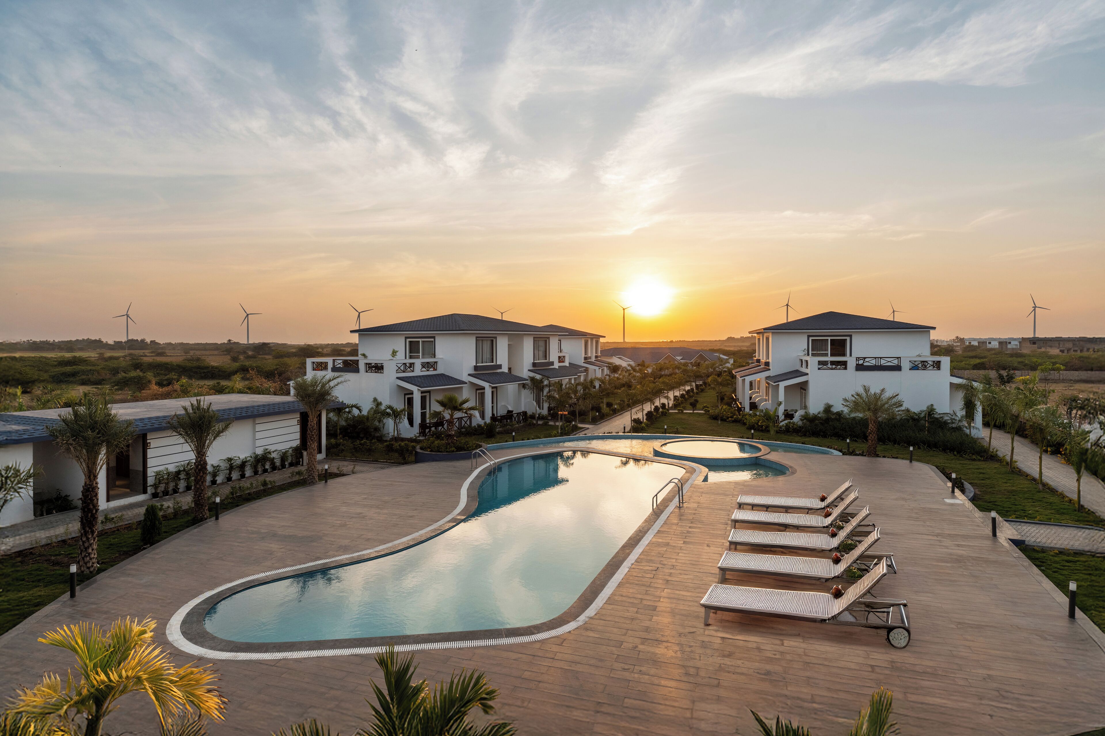 حمّام سباحة خارجي