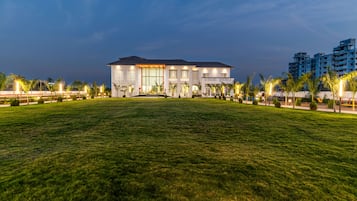 Fachada de la propiedad