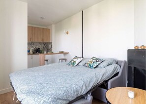 Skrivebord, strykejern/-brett, wi-fi og sengetøy