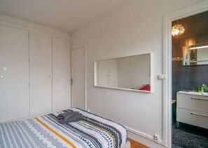 1 bedroom, desk, iron/ironing board, WiFi