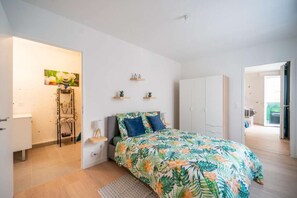 1 多间卧室、办公桌、熨斗/熨衣板、WiFi