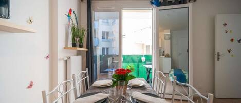 تناول الطعام