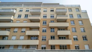 A multi-story residential building with balconies, large windows, and a flat facade. - Discover the Cocotier Athisien in Athis-Mons, a booming business located 20 minutes from Paris. (Athis-Mons)