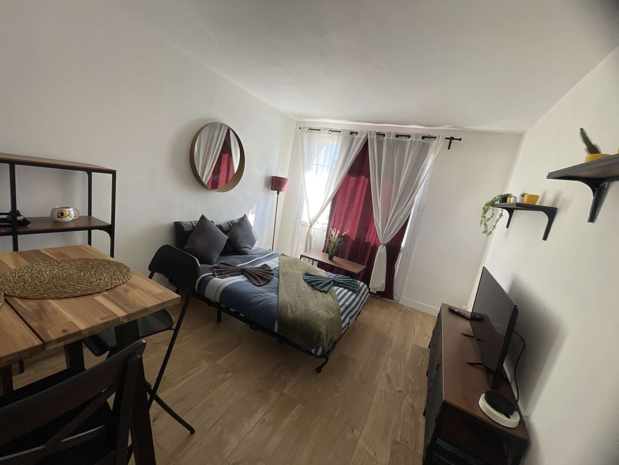 1 slaapkamer, een bureau, een strijkplank/strijkijzer, wifi