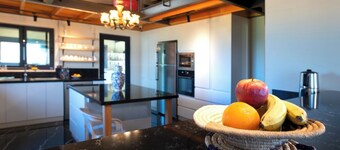 เออร์ลา เคอสเตม มูเซ โอเตล