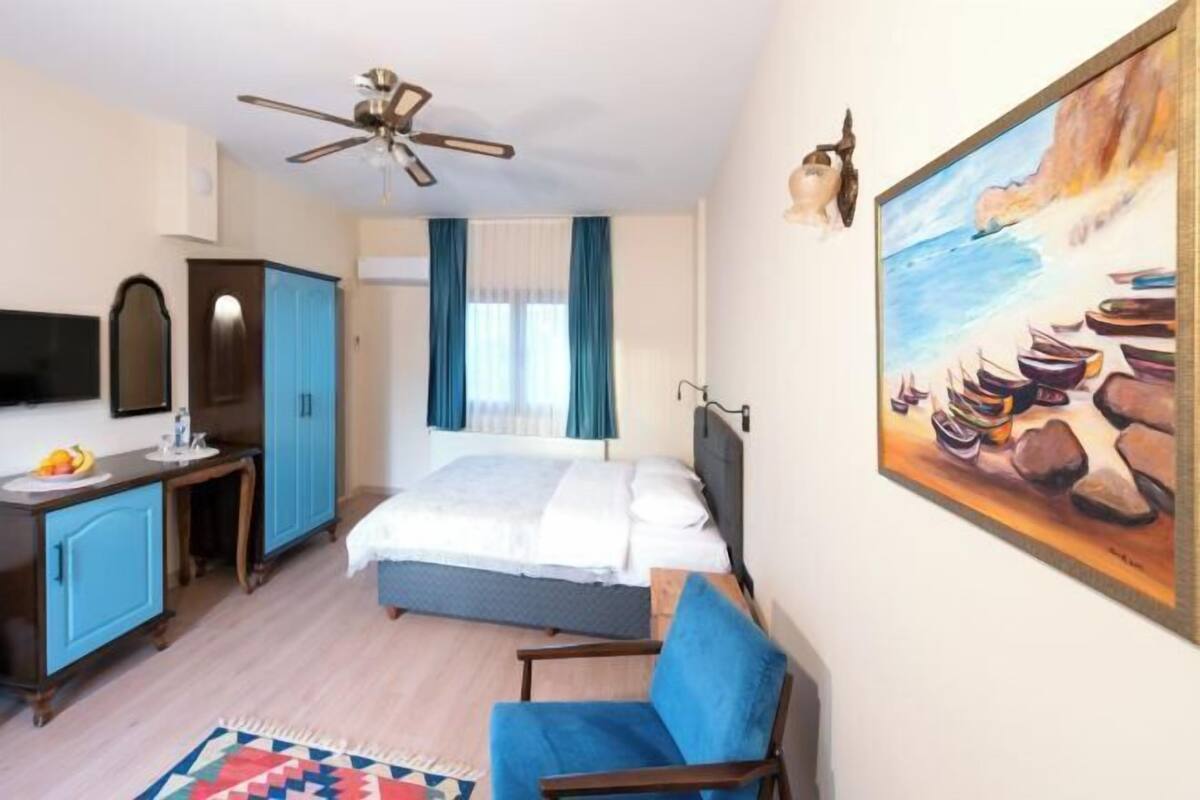 Soundproofing, free WiFi, bed sheets