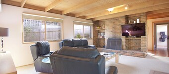 Casa Sorrentina by Ready Set Stay - Linen, WIFI, Walk to the beach