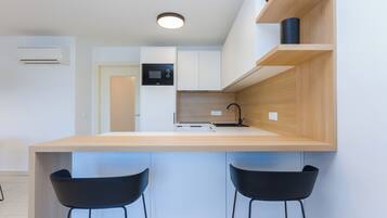 Premium Apartment, 1 Bedroom, Sea View | Private kitchen