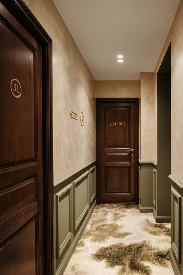 Apartment | Interior - Leon Hotel-pigalle/suite-34 (Paris)