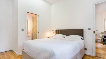 Apartment | 1 bedroom, laptop workspace, iron/ironing board, bed sheets