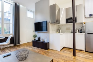 Apartment | Private kitchen - Peaceful Apartment - 1br/4p - Eiffel Tower (Paris)