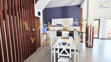 Villa, 2 Bedrooms, Smoking, Private Pool | Dining room