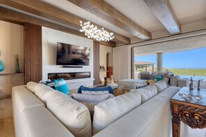 TV, peis og stereoanlegg