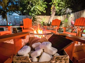 Property grounds - Cozy Bungalow with Private Hot Tub and Fire pit (Tampa)