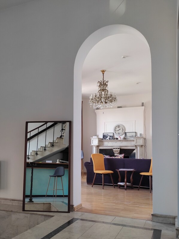 Living area - Triple Eight Hotel (Tbilisi)