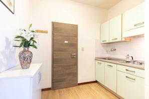 Appartement, plusieurs chambres, balcon, vue jardin | Intérieur
