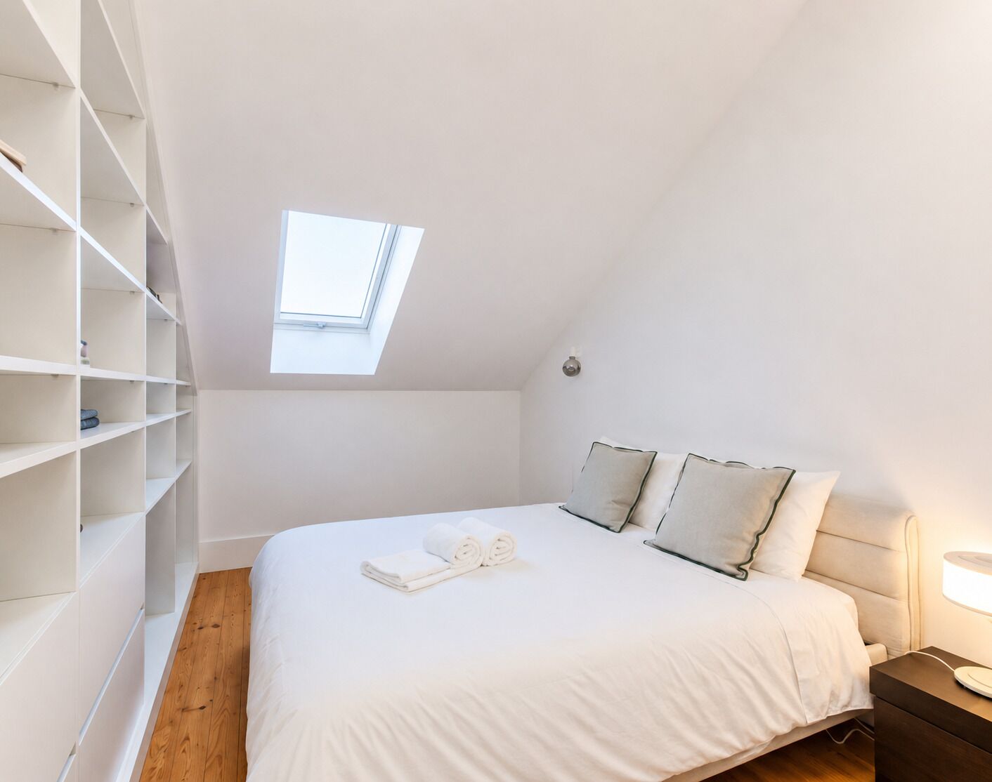 4 bedrooms, desk, iron/ironing board, WiFi
