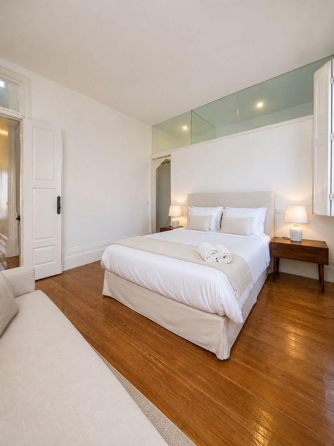 4 bedrooms, desk, iron/ironing board, WiFi