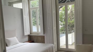 4 bedrooms, desk, iron/ironing board, WiFi