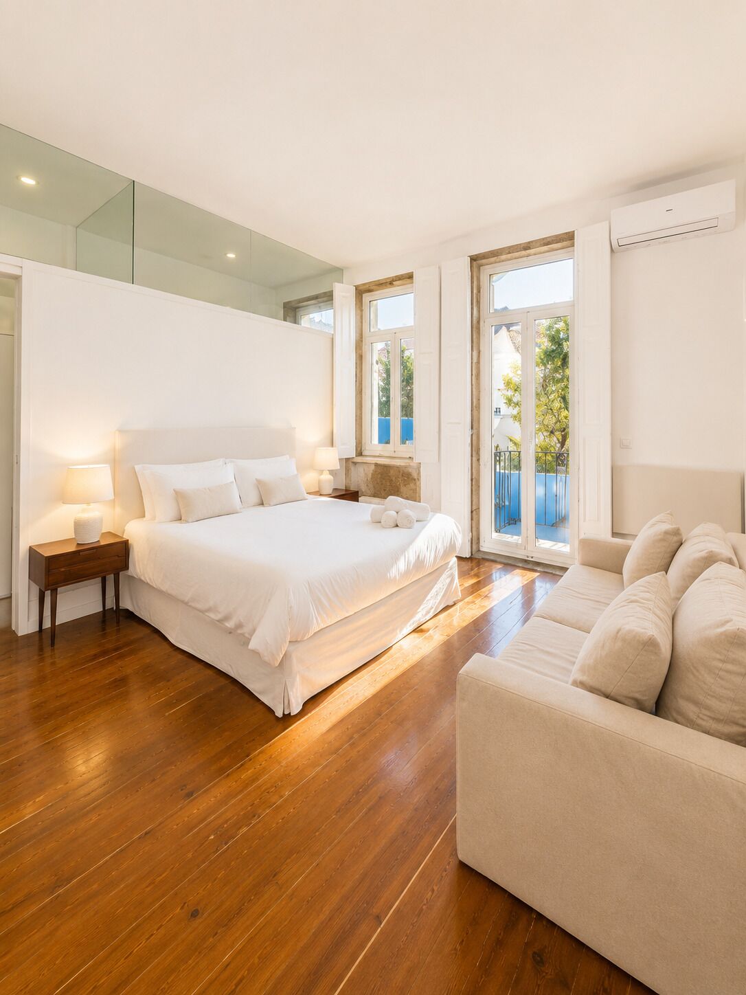 4 bedrooms, desk, iron/ironing board, WiFi