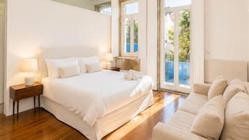 4 bedrooms, desk, iron/ironing board, WiFi