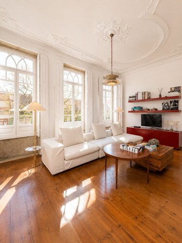 Luxury Boutique house in the center with private patio