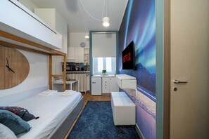 Basic-Dreibettzimmer | Zimmersafe, Bügeleisen/Bügelbrett, kostenloses WLAN