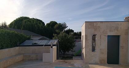 Charmant studio avec piscine