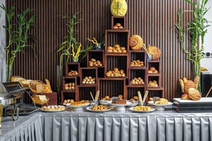 Daily continental breakfast for a fee