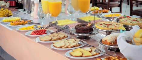 Free daily buffet breakfast