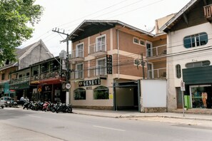 Front of property - Hotel Geneve - 2km do Capivari (Campos do Jordão)