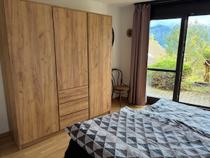 1 chambre, lit parapluie, Wi-Fi gratuit, draps fournis