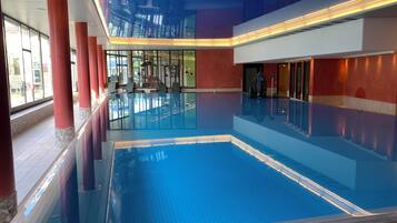 Inomhuspool och uppvÀrmd pool