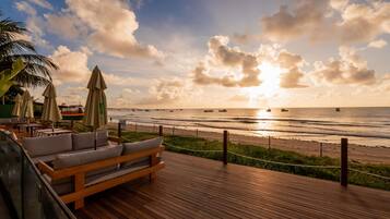 Vista para praia/oceano