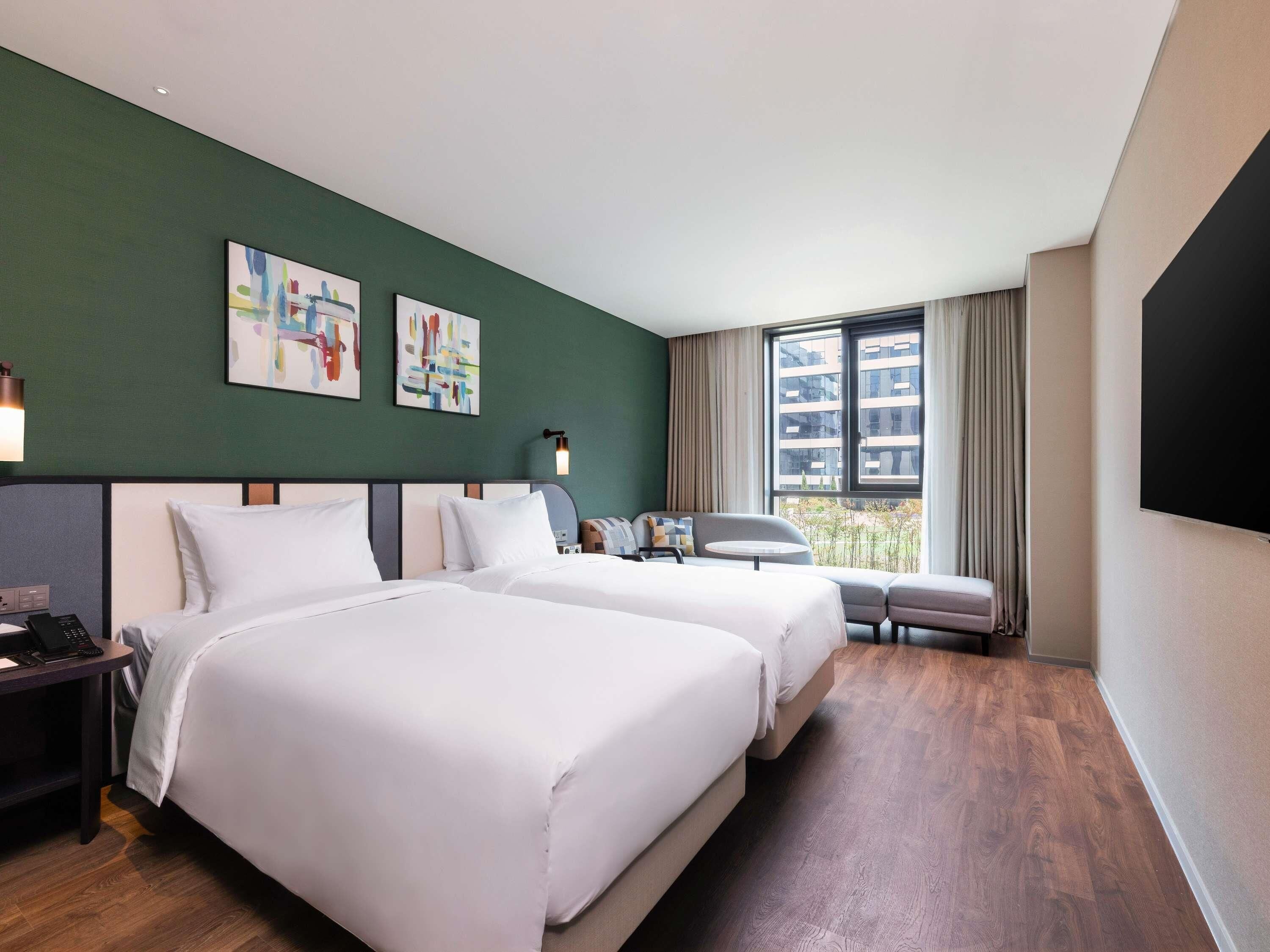 Deluxe Room, 2 Twin Beds | Blackout drapes, soundproofing, free WiFi, bed sheets