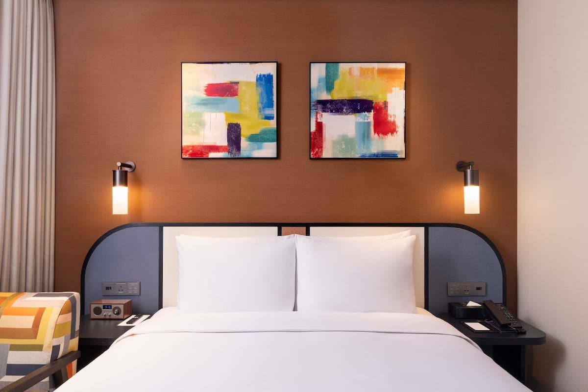 Habitación estándar, 1 cama Queen size | Cortinas blackout, insonorización, wifi gratis y ropa de cama