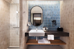 Deluxe Room, 2 Single Beds | Bathroom | Hair dryer, bathrobes, slippers, bidet