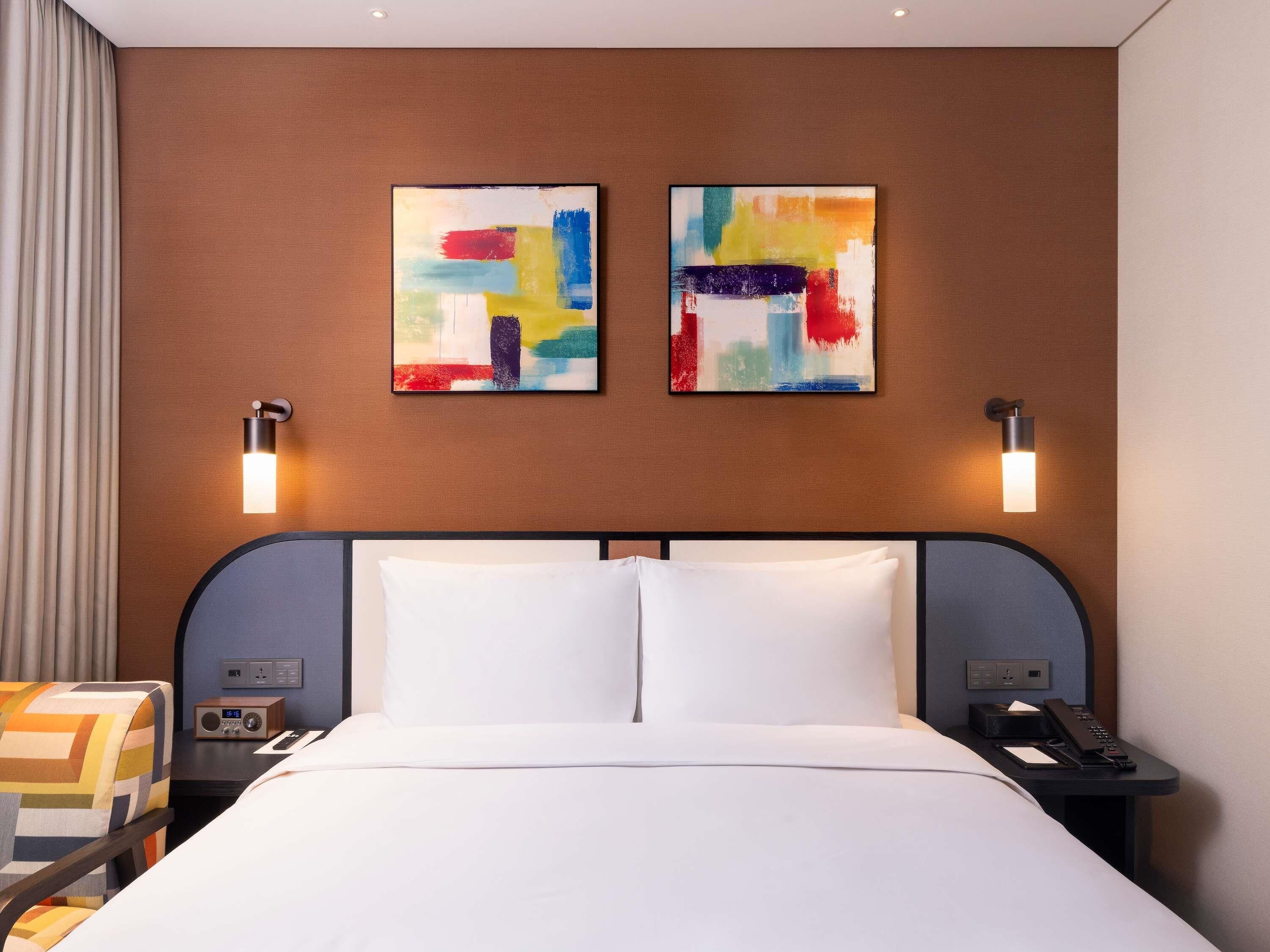 Quarto standard, 1 cama Queen | Cortinas blackout, quartos à prova de som, Wi-Fi de cortesia