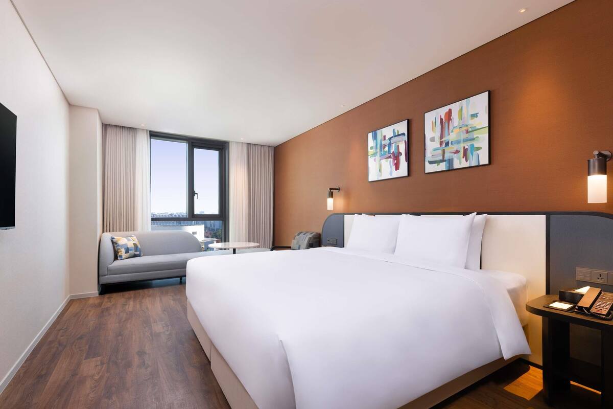 Deluxe Room, 1 King Bed