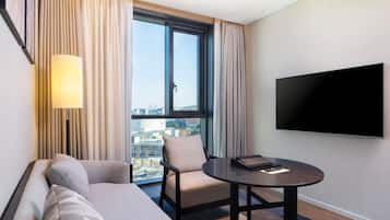 Suite junior, 1 cama de matrimonio grande | 1 dormitorio, cortinas opacas, sistema de insonorización y wifi gratis