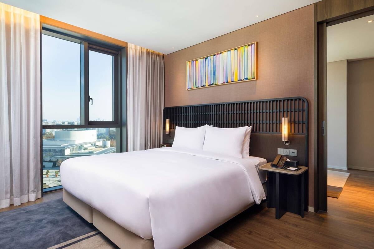 Junior suite, 1 kingsize bed | Verduisterende gordijnen, geluiddichte muren, gratis wifi, beddengoed