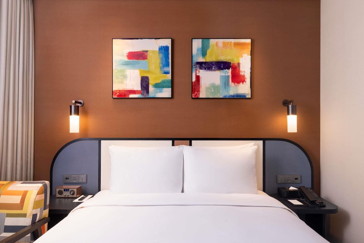 Standard Room, 1 Queen Bed