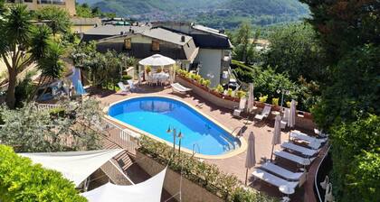 Red - Relaxation near Salerno, Pompeii & Amalfi