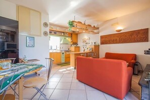 Kamin, Tischfußball, Tischtennisplatte
