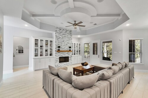 Charming 3-bedroom house in fabulous Magnolia with WiFi and AC by Lake Conroe