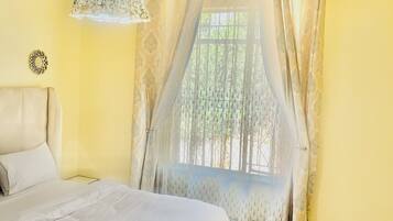 7 bedrooms, iron/ironing board, WiFi, bed sheets