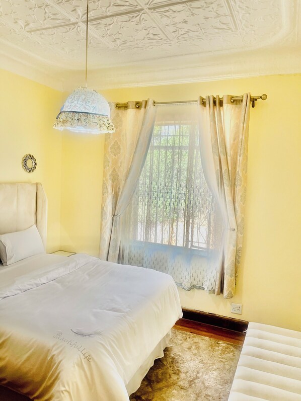 7 chambres, fer et planche à repasser, Wi-Fi, draps fournis